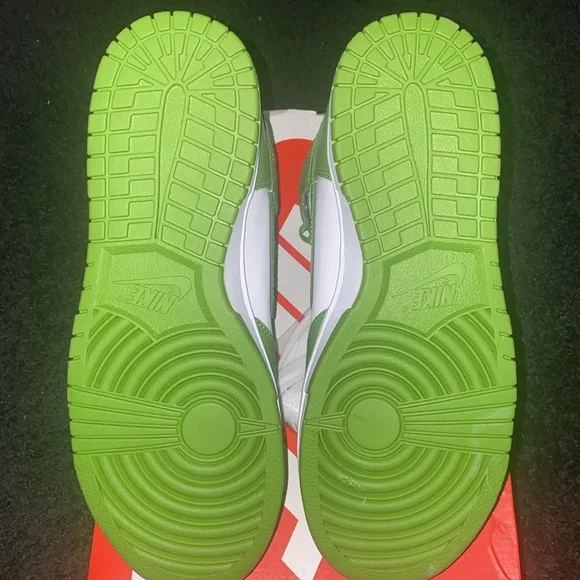 New Nike dunk high retro chlorophyll. Sz. 8M/9.5W. Original box. Extra laces - Picture 6 of 8